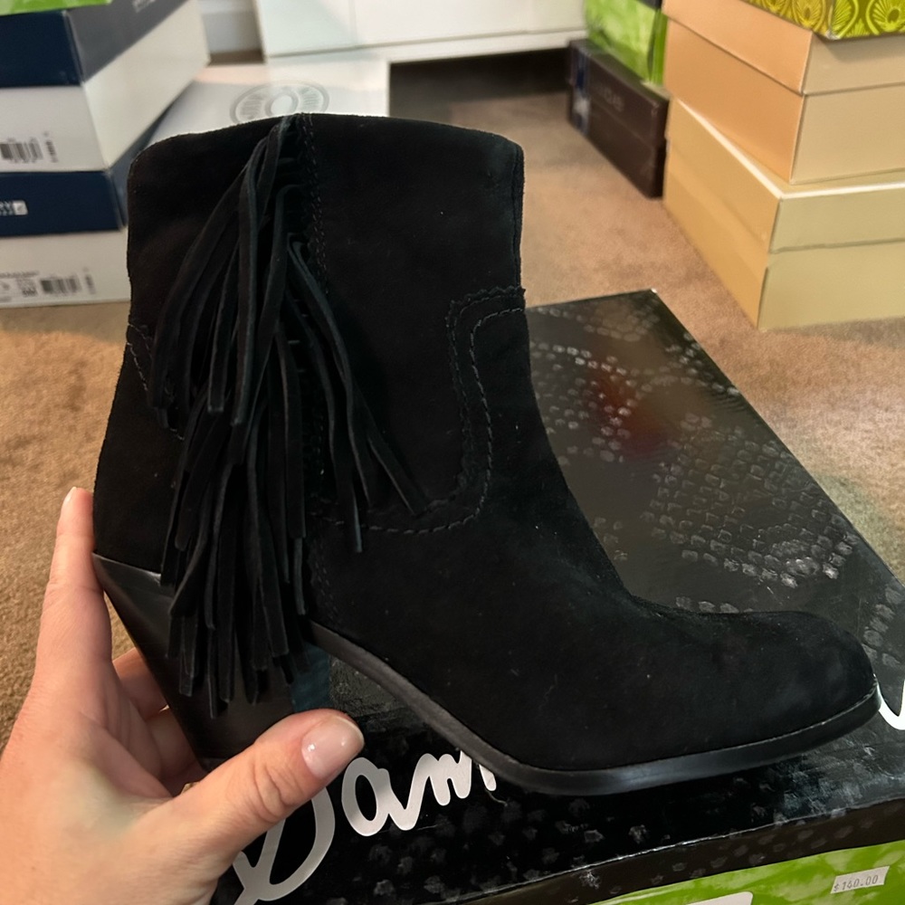 EUC Black suede with fringe booties, size 6 - Picture 4 of 4
